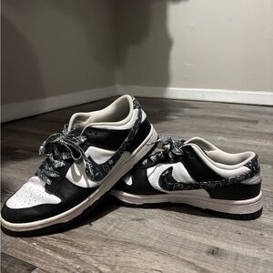 Nike Black and White Women's Sneakers
